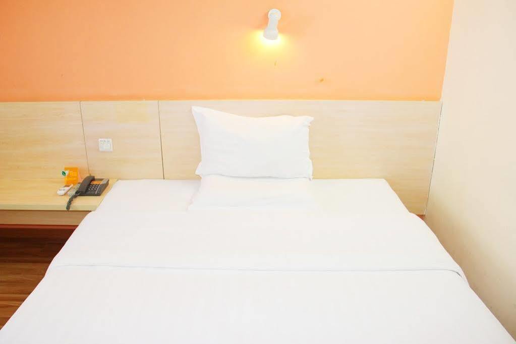 7Days Inn Dalian Harbour Square Ferry Terminal Esterno foto